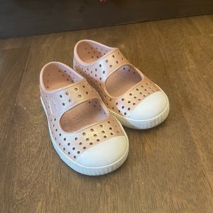 Native Pre-owned Mary Jane size 6.